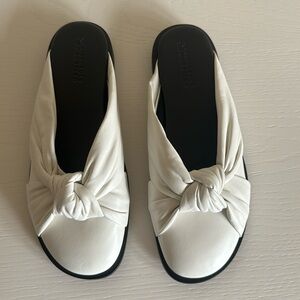 Mercedes Castillo Cybil Knot Slides New size 6